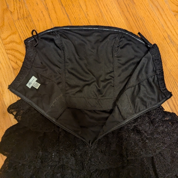 Tiered lace strapless holiday cocktail dress size 11 Dynamite - Picture 4 of 5